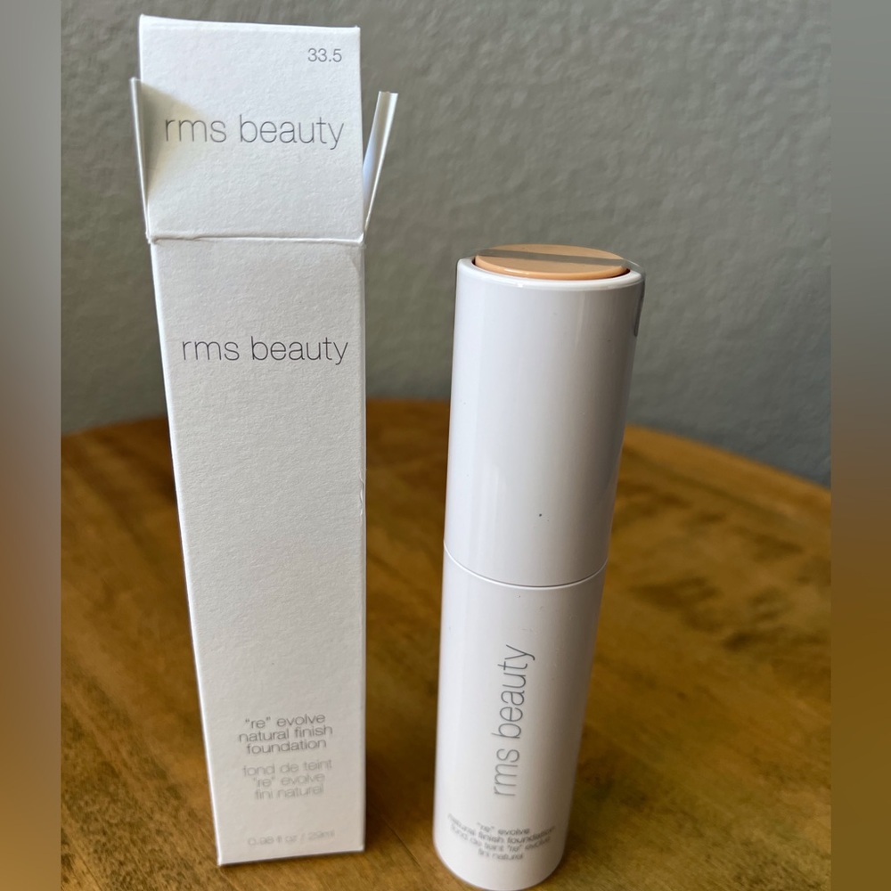NWB rms beauty Revolve Natural Finish Foundation .98 fluid ounces 33.5